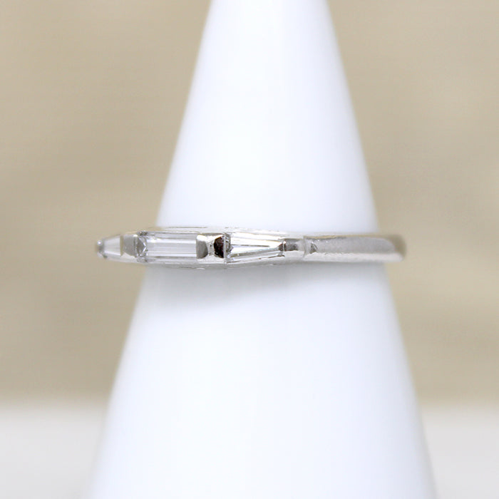 Chic Baguette Diamond & Platinum Wedding Band