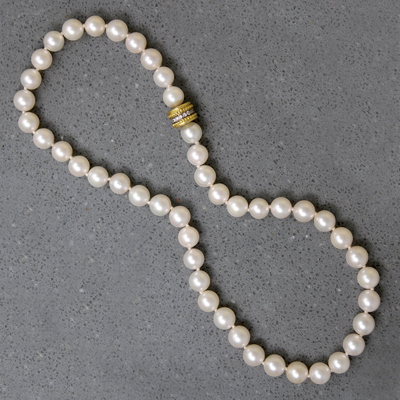 Lush Pearl Necklace with Luxe Diamond Clasp