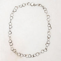 Lightweight Modernist Chain with Geometric Links