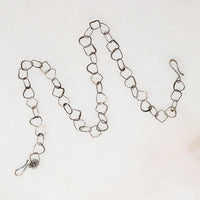 Lightweight Modernist Chain with Geometric Links