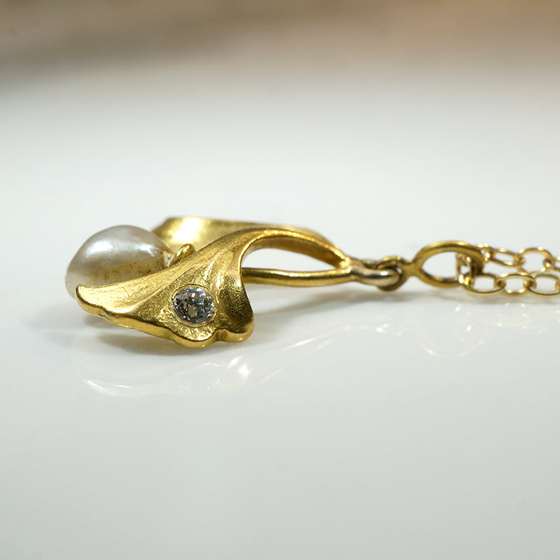 Ginko Leaf Pendant in Gold with Pearl & Diamond