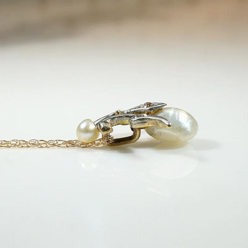 Dreamy Baroque Pearl Pendant in Platinum, Gold & Diamonds