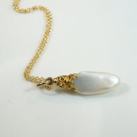 Glossy Baroque Pearl Pendant Crowned in Gold