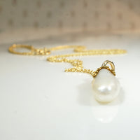 Glossy Baroque Pearl Pendant Crowned in Gold