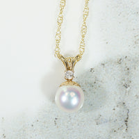 Elegant Pearl Pendant with Diamond Accent