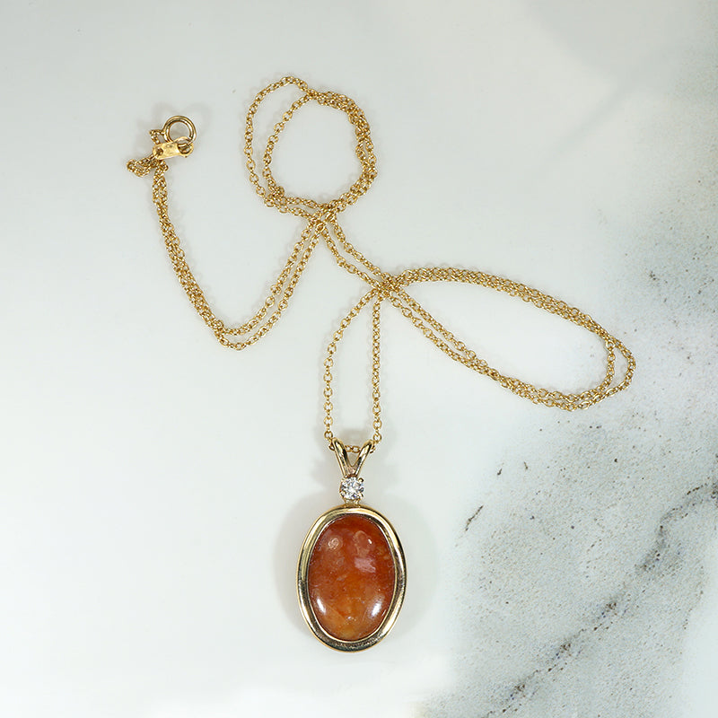 Spicy Red Jade in Gold Pendant with Diamond