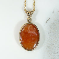 Spicy Red Jade in Gold Pendant with Diamond