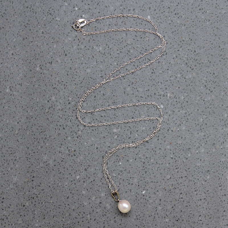 Pretty Cultured Pearl & White Gold Pendant