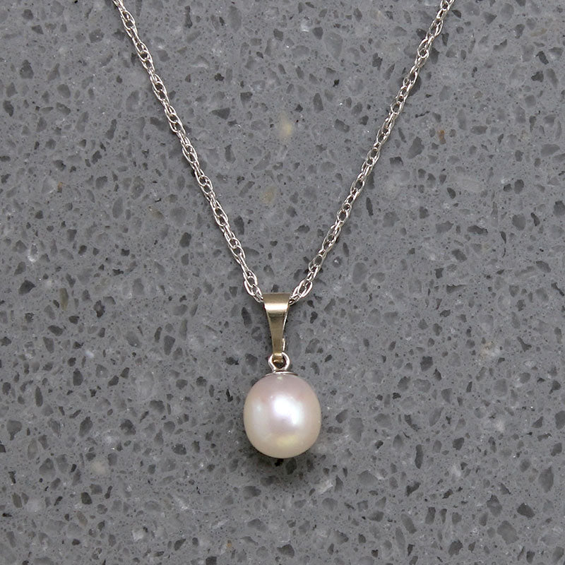 Pretty Cultured Pearl & White Gold Pendant