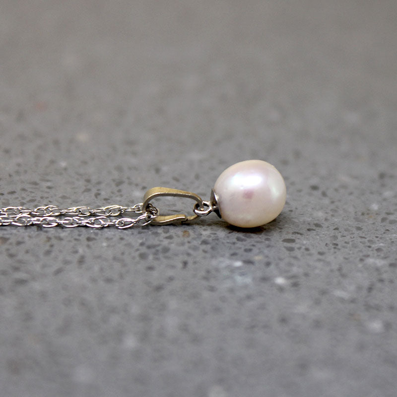 Pretty Cultured Pearl & White Gold Pendant