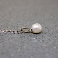 Pretty Cultured Pearl & White Gold Pendant