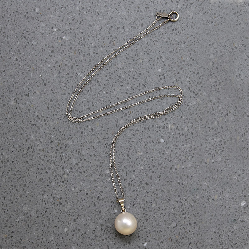 White Gold & Creamy Cultured Pearl Solitaire Necklace
