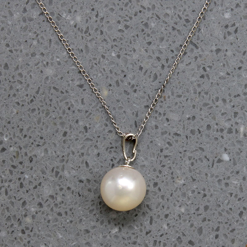 White Gold & Creamy Cultured Pearl Solitaire Necklace