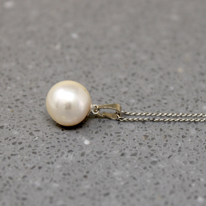 White Gold & Creamy Cultured Pearl Solitaire Necklace