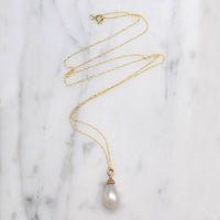 Teardrop-Shaped Pearl & Gold Solitaire Pendant