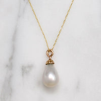 Teardrop-Shaped Pearl & Gold Solitaire Pendant