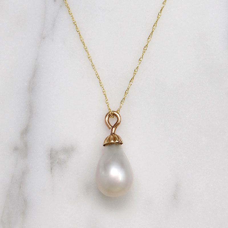 Teardrop-Shaped Pearl & Gold Solitaire Pendant