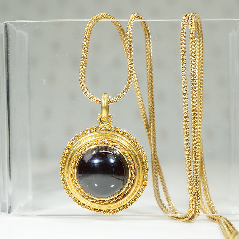 Luscious Garnet Carbuncle 18k Gold Locket