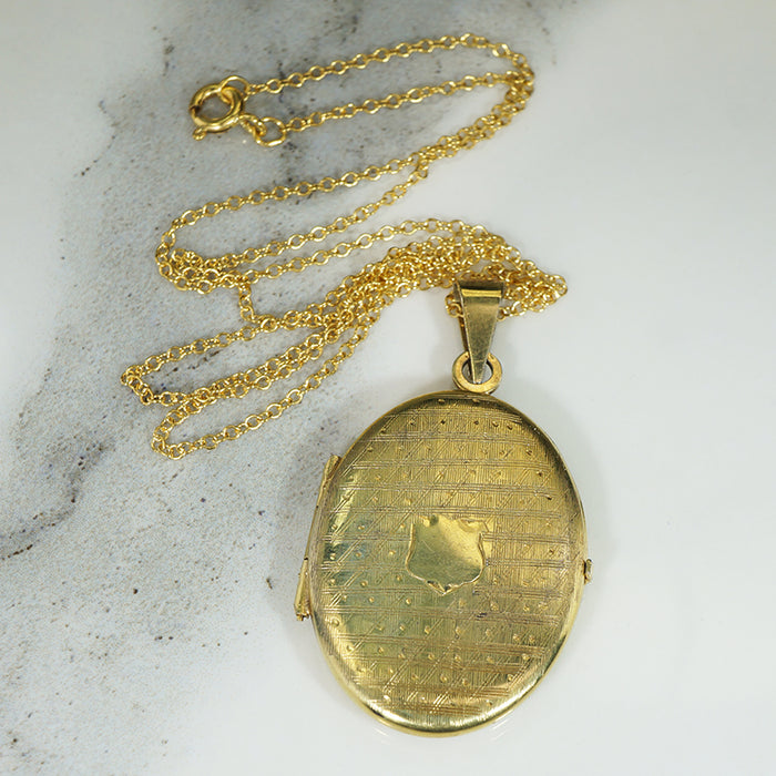 Pretty Vintage Oval Locket