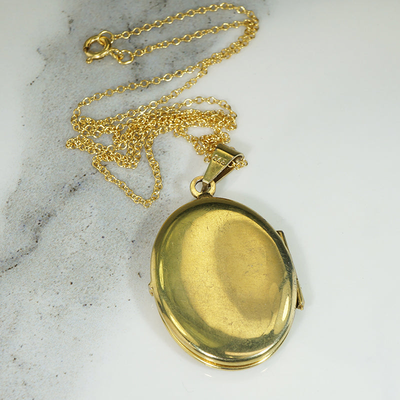 Pretty Vintage Oval Locket