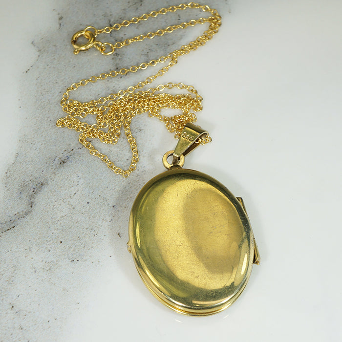 Pretty Vintage Oval Locket
