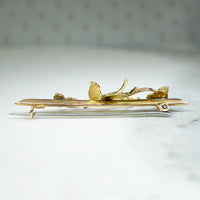 Sweet 15ct Gold & Pearl Swallow Brooch