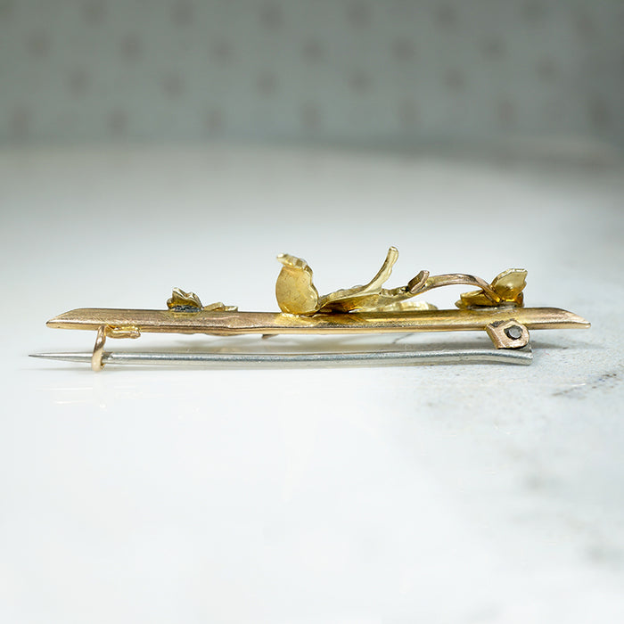 Sweet 15ct Gold & Pearl Swallow Brooch