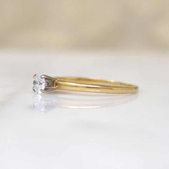 Classic 18k Gold & Diamond Solitaire Ring from Jabel