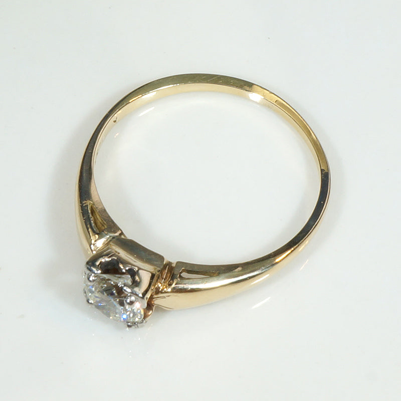 Classic Two-Tone Solitaire with Pale Yellow Diamond