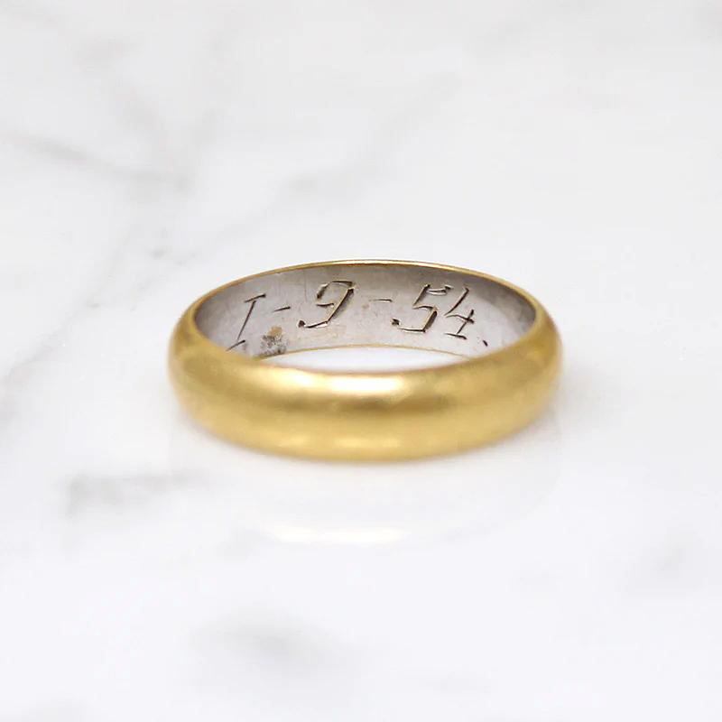 Satisfying 18k Gold Half Round Band Engraved "Sergio"