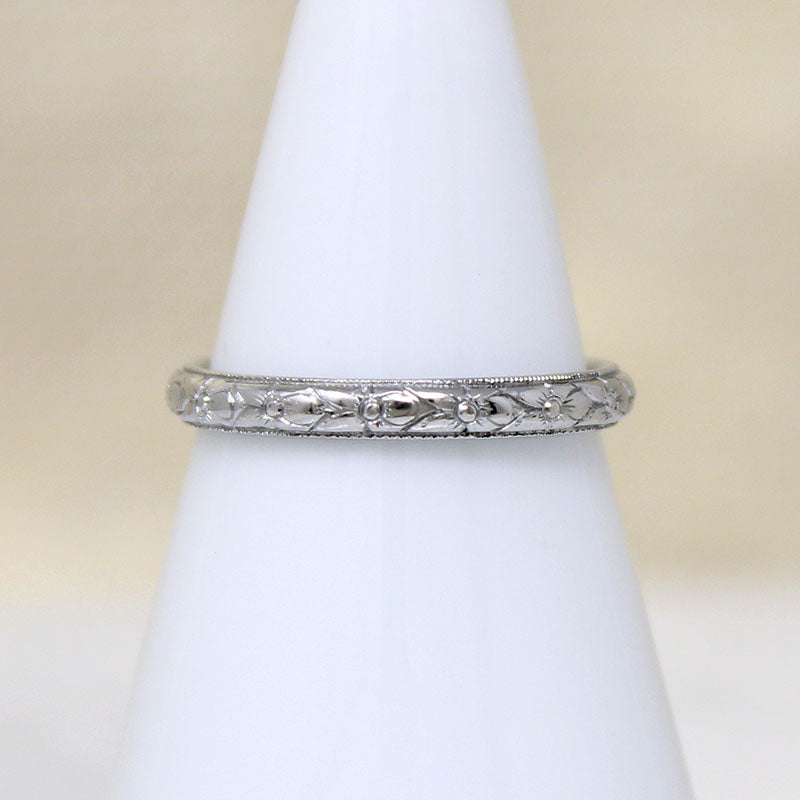 Lovely Engraved 18k White Gold Floral Band
