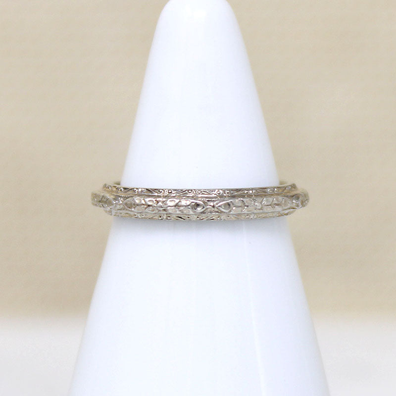 Finely Engraved 18k White Gold Band