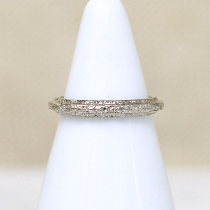 Finely Engraved 18k White Gold Band