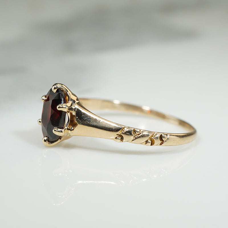 Pretty Victorian Garnet Ring