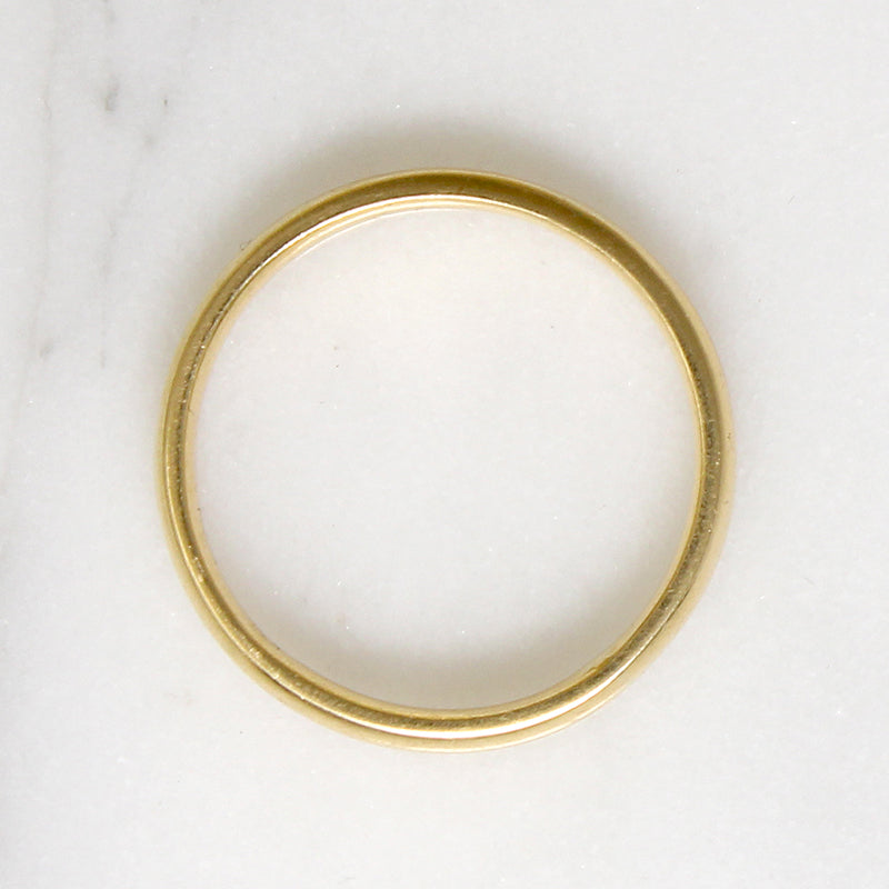 Versatile 2.8mm Wide 18k Gold Wedding Band