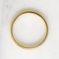 Versatile 2.8mm Wide 18k Gold Wedding Band