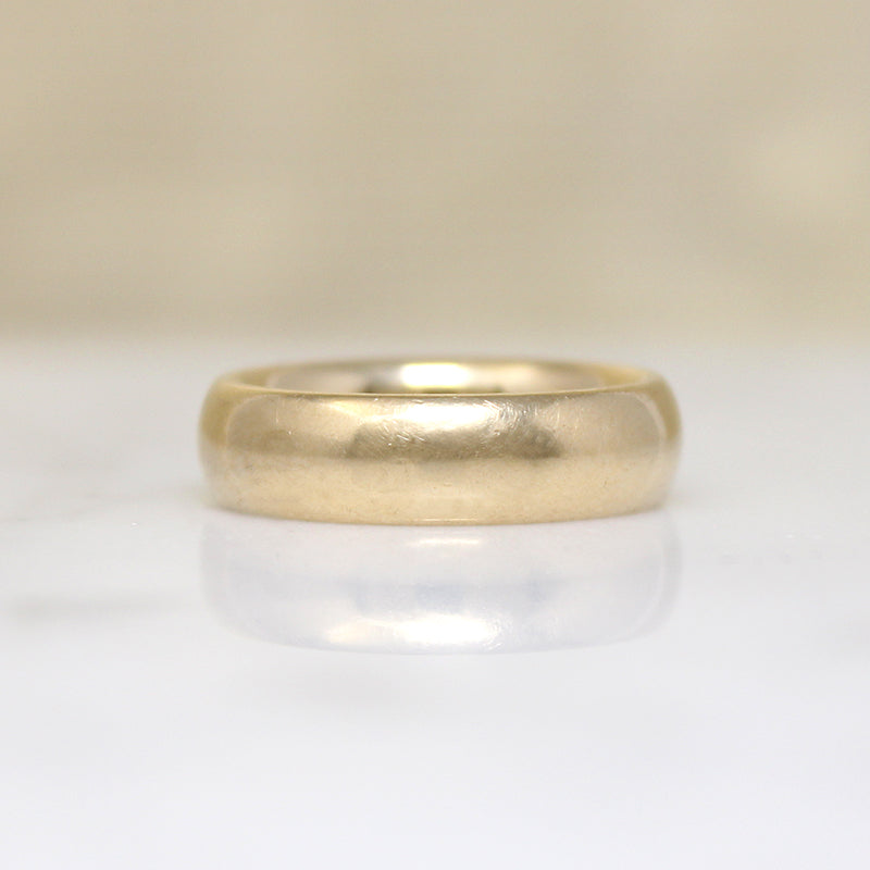Curvaceous Size 4.5 14k Gold Wedding Band