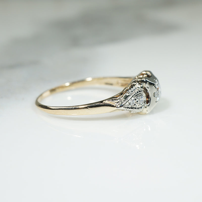Pretty Diamond 1930s Engagement Ring