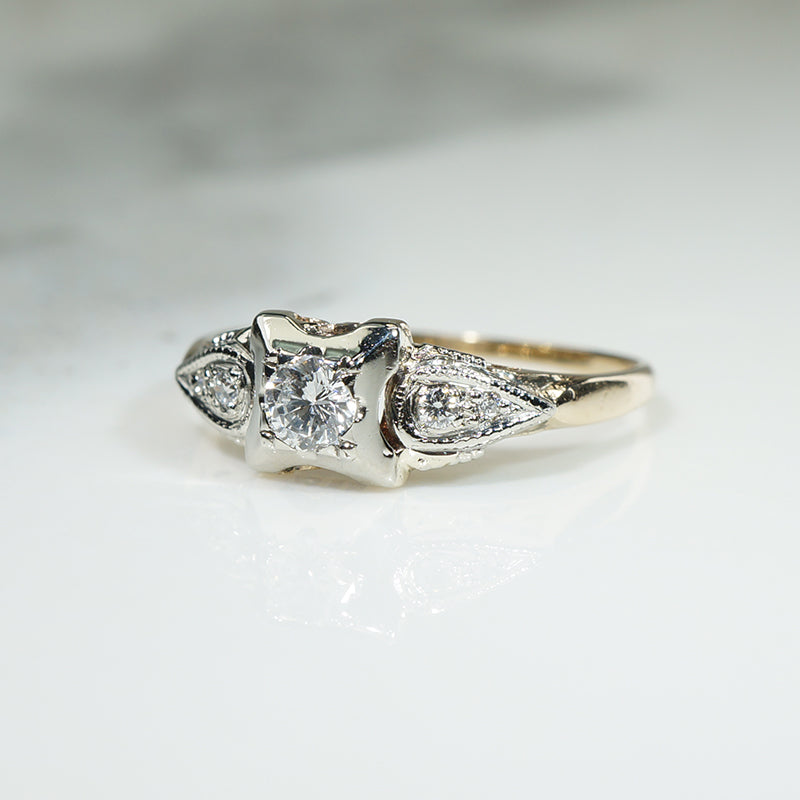 Pretty Diamond 1930s Engagement Ring