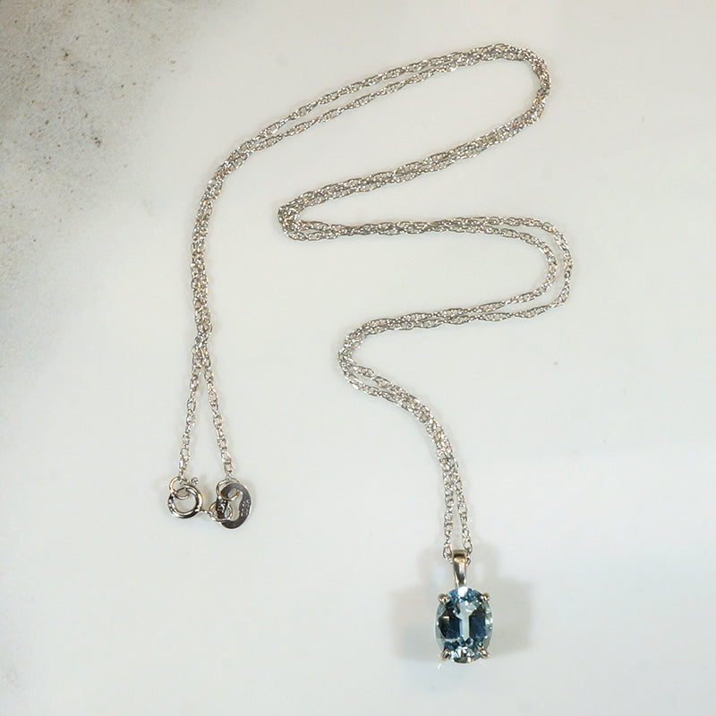 Vintage 1.20ct Oval Aquamarine Pendant in White Gold