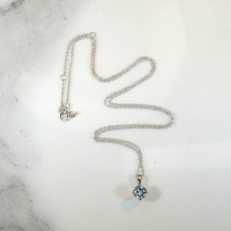 Flashing .45ct Aquamarine Pendant in White Gold