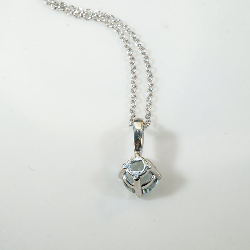 Flashing .45ct Aquamarine Pendant in White Gold