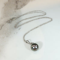 Lush Tahitian Black Pearl & White Gold Solitaire Pendant