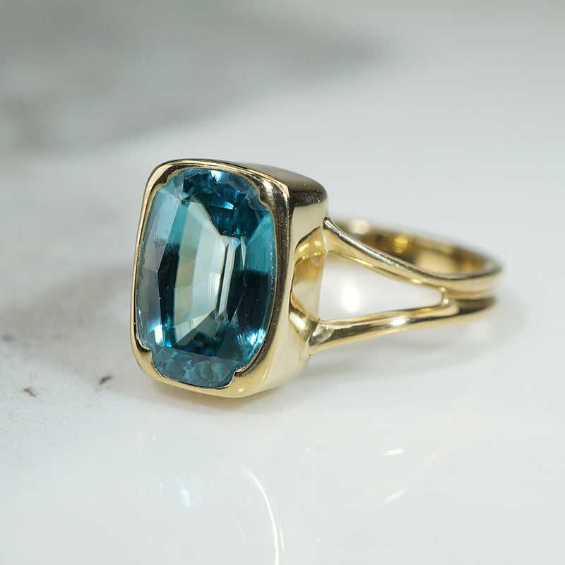 Tropical Blue Zircon in Sunny 18k Gold Ring by 720