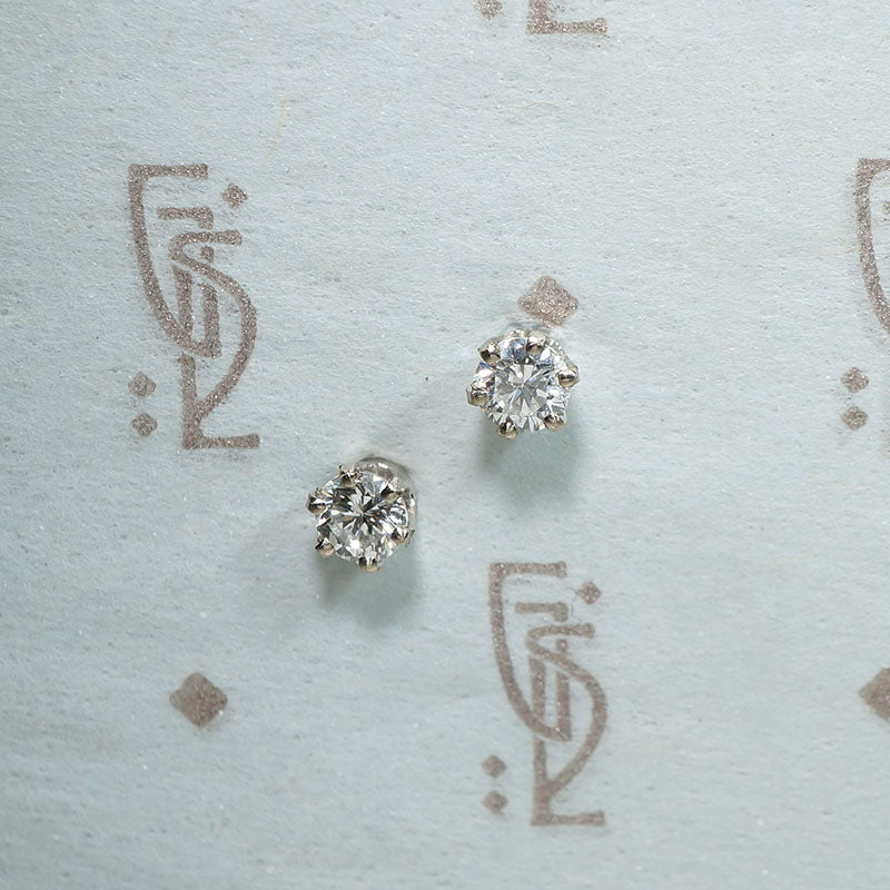 Twinkling .31tcw Diamonds in 14k White Gold Studs