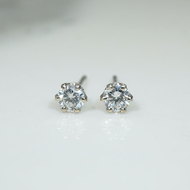 Twinkling .31tcw Diamonds in 14k White Gold Studs