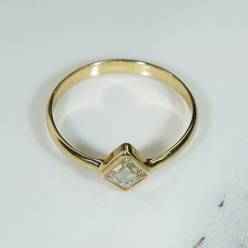 Exquisite Kite Diamond in Handcrafted Gold Ring by 720