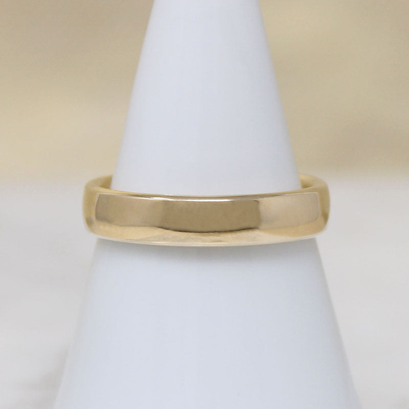 Cabochon Sapphire c.1900 in Curvaceous Gold Band by 720