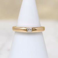 Deco Carré Cut Diamond in Tapered Gold Band by 720