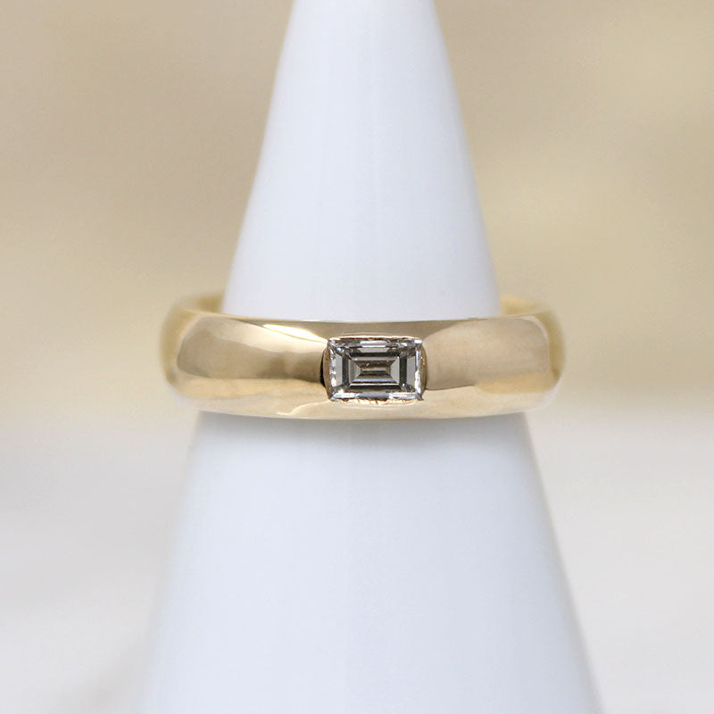 Retro Baguette Diamond in Glossy Gold Band by 720